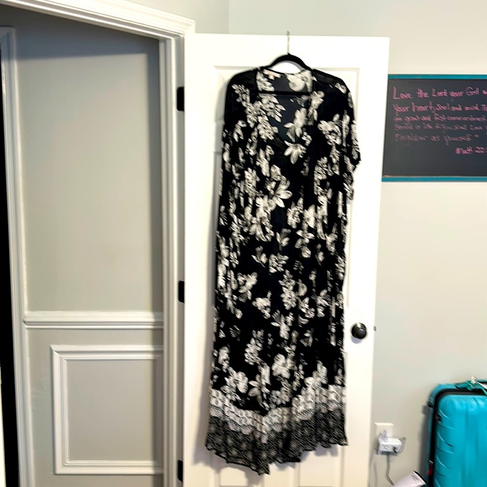 NWOT Woman Within dress size 4x black floral in gauze type maxi short sleeves.